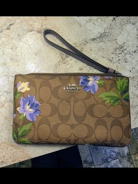 NWT COACH Brown Signature Floral Zip Wristlet